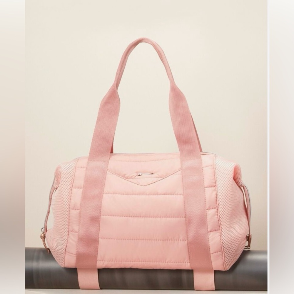 STELLA & DOT CRUSH IT DUFFLE (Blush) NEW